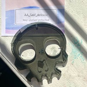 Skull resin knuckles